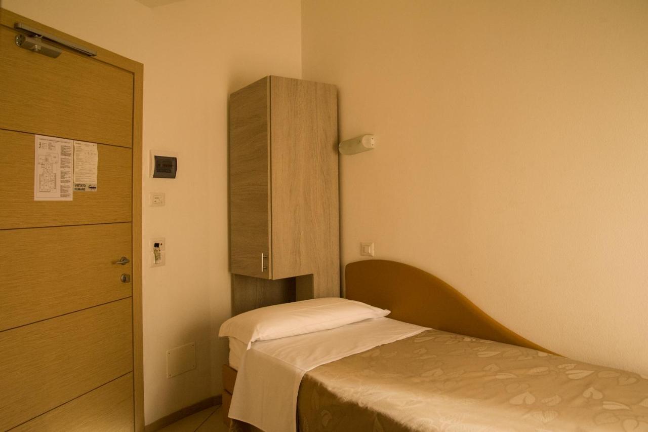 Hotel Villa Enea Cattolica Zimmer foto